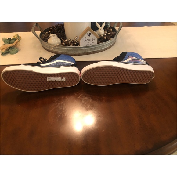 RARE “Discovery Shark Week” High Top Vans - Picture 2 of 6